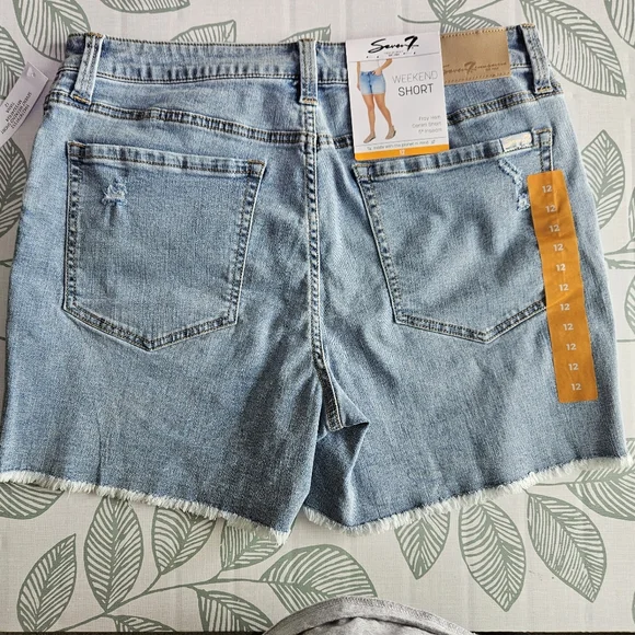 NWT!!! Seven7 Weekend Short Denim Women's Shorts Size 12 / 5" Inseam - Picture 6 of 7
